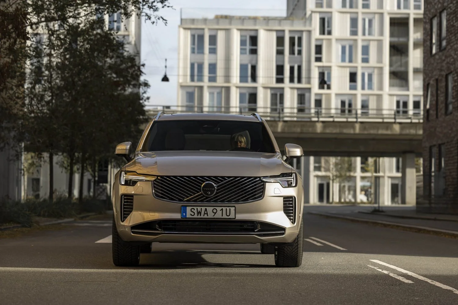 Обзор на новый автомобиль Volvo XC90 T8 2025