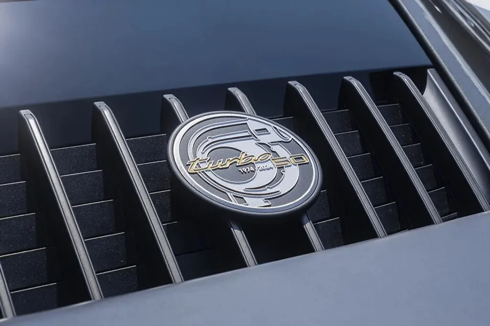 Porsche представляет эксклюзивный 911 Turbo в честь 50-летия спортивного автомобиля