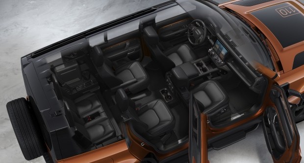 Land Rover Defender моделін жаңартып, жаңа Vertex нұсқасын таныстырды.