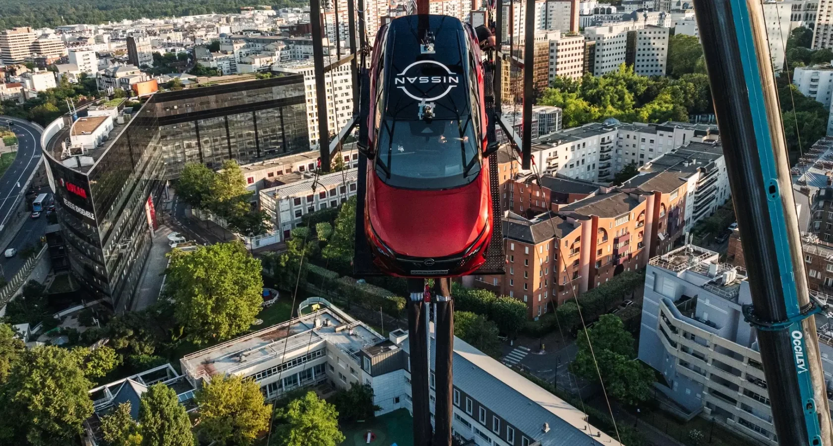 Nissan Qashqai сбросили с высоты 65 метров для нового рекорда