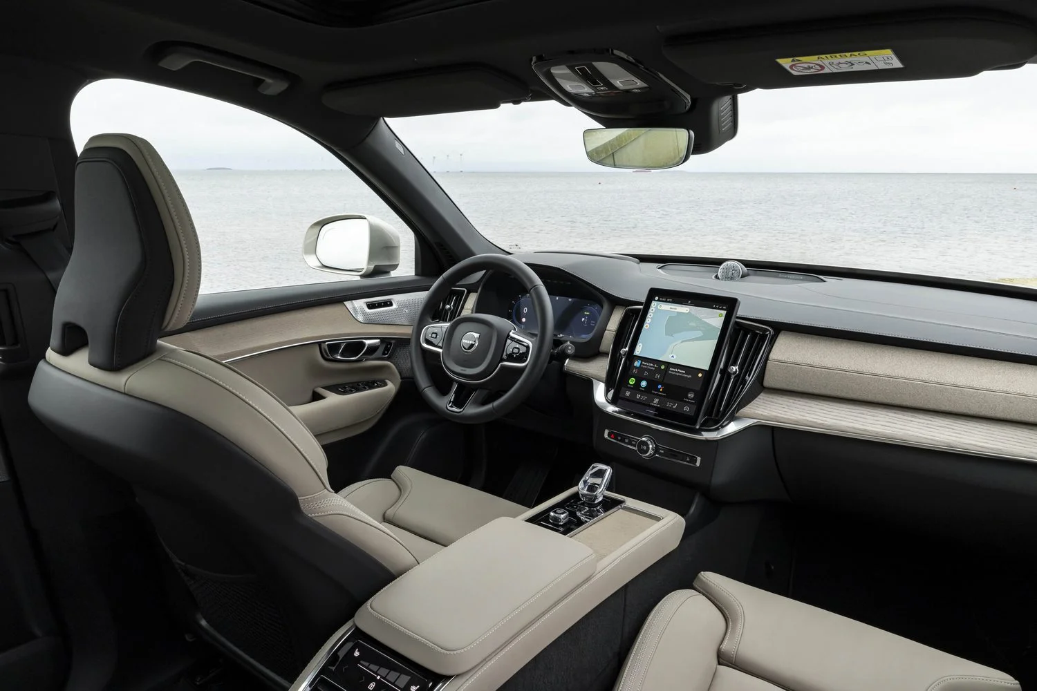 Обзор на новый автомобиль Volvo XC90 T8 2025