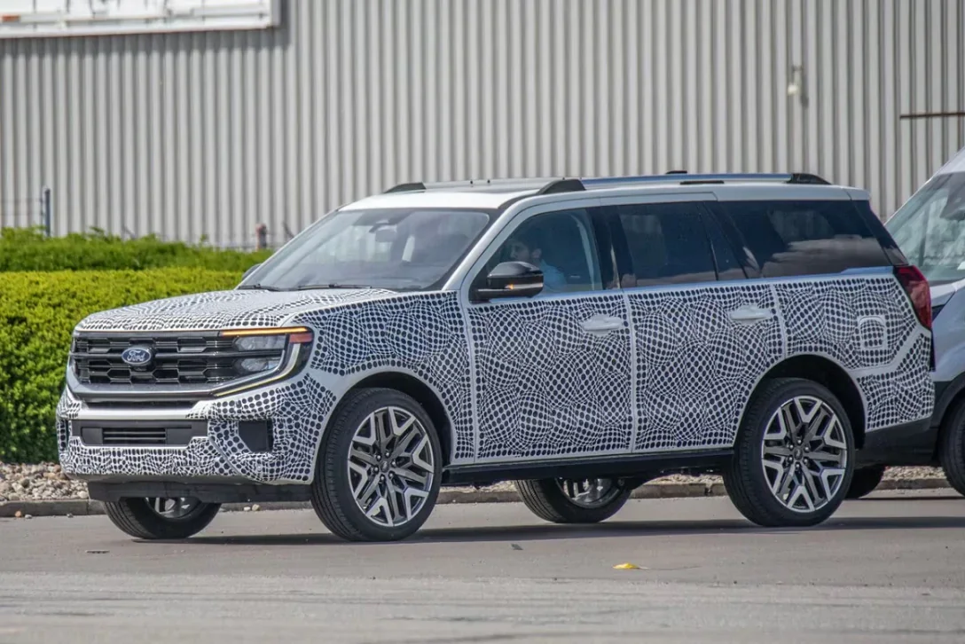 Самый большой внедорожник Ford показали до премьеры