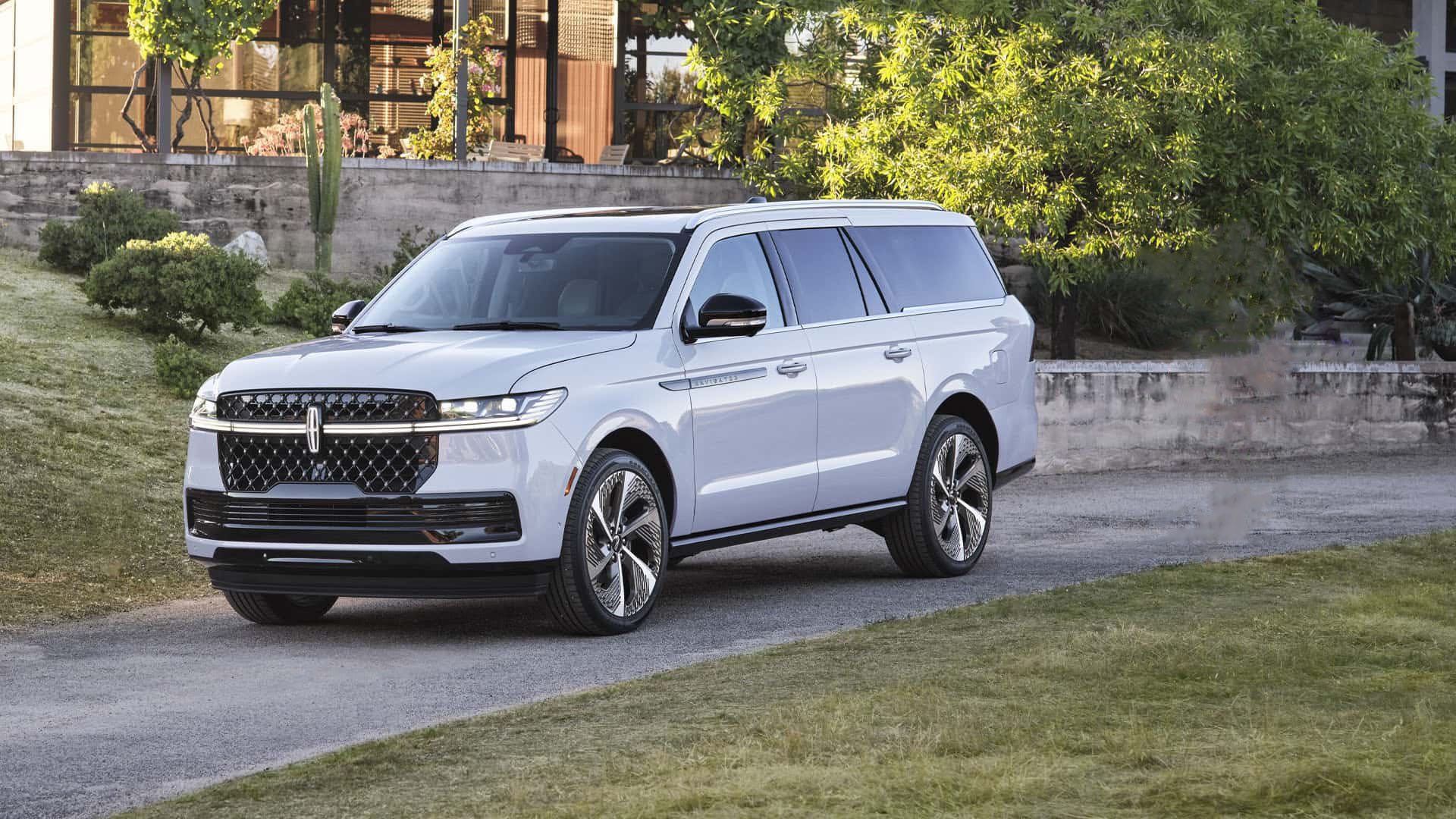 Концерн Ford представил новый Lincoln Navigator 2025 модельного года