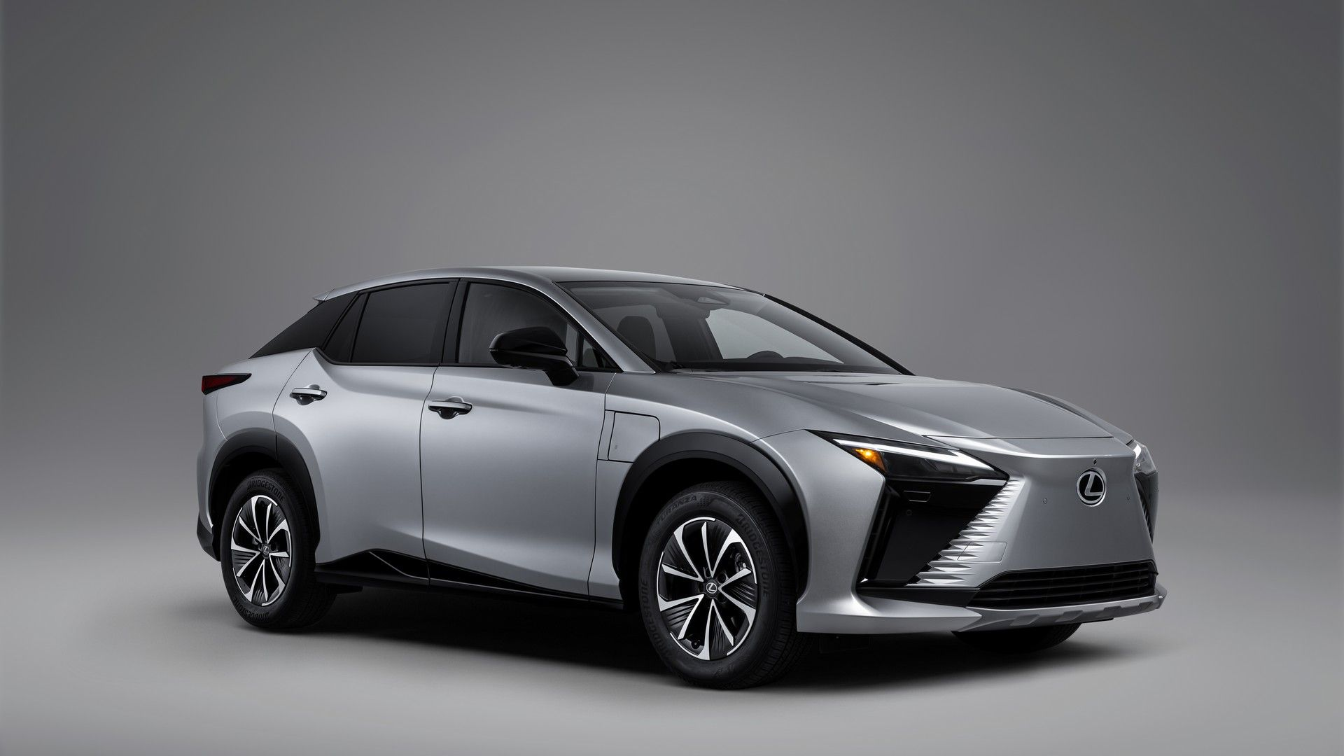 Новый Lexus RZ дебютировал в США: мощная версия 550e F Sport и обновлённая линейка - 2 | kz.bex-auto.com