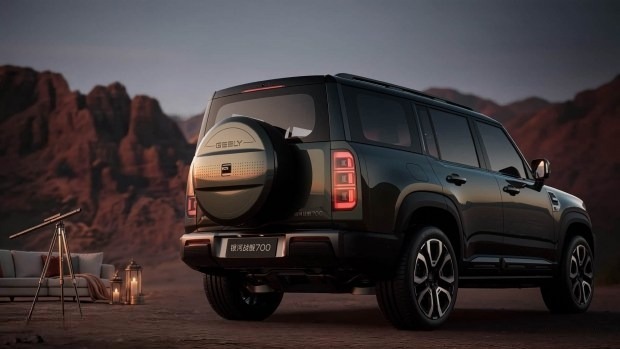 Geely 1100 ат күшінен асатын қуаты бар сериялық Galaxy Cruiser 700 жол талғамайтын көлігін көрсетті.