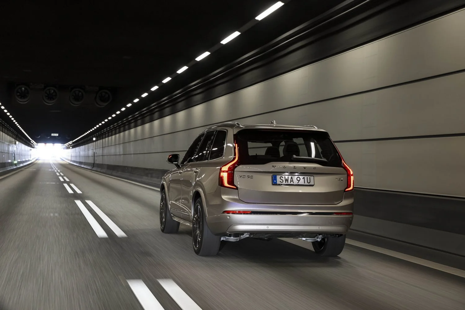 Обзор на новый автомобиль Volvo XC90 T8 2025