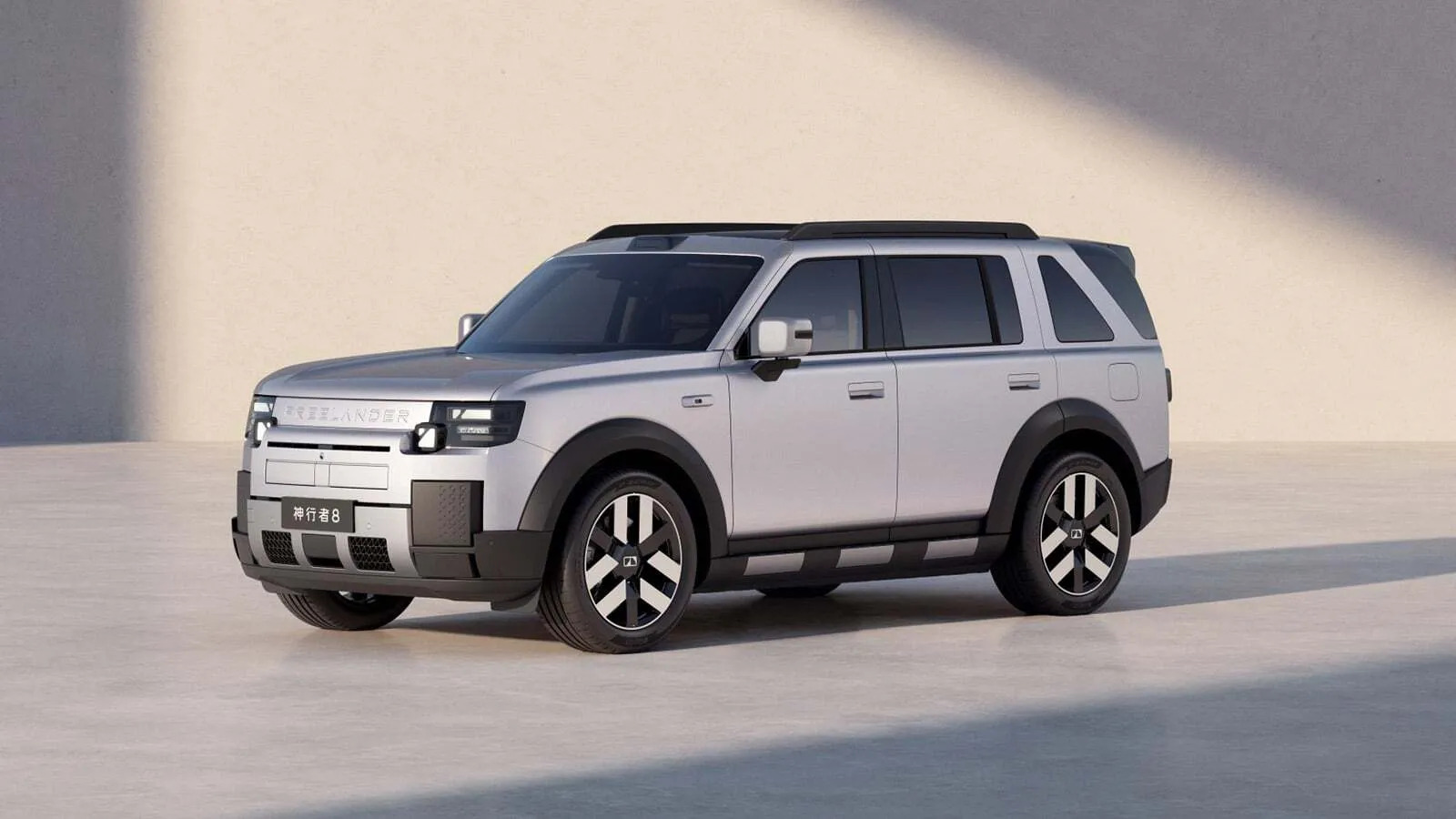 Freelander 8 46 дюймдік экранмен және электр қуатымен 220 км-ден астам жүріс қорымен жабдықталды.