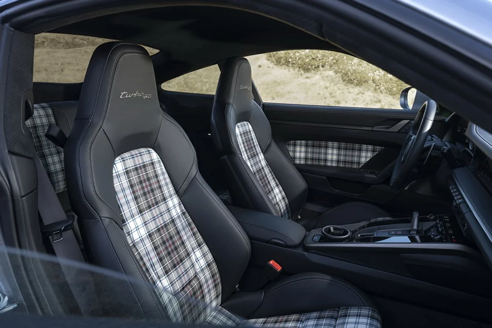 Porsche представляет эксклюзивный 911 Turbo в честь 50-летия спортивного автомобиля