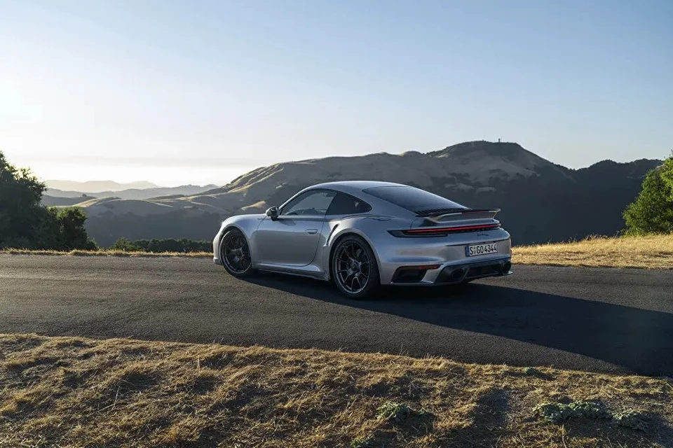 Porsche представляет эксклюзивный 911 Turbo в честь 50-летия спортивного автомобиля