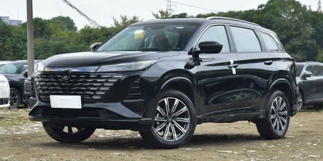 Changan CS75 PLUS стал гибридом: большой SUV с ценой от ~$15 000