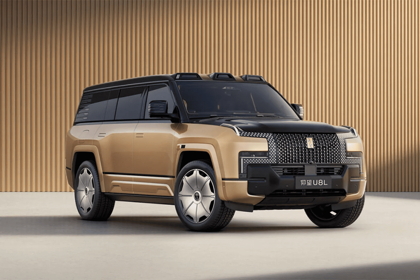Новый роскошный электровнедорожник BYD бросает вызов Rolls-Royce Cullinan — мощь, золото и цена вдвое ниже