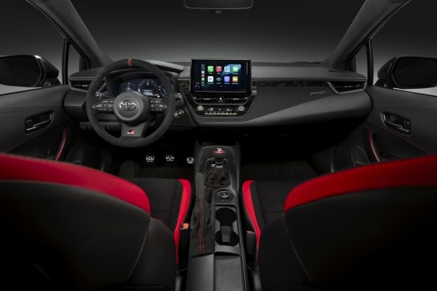 Toyota представила самую экстремальную Corolla GRMN: 300 л.с., карбон и трековый характер.