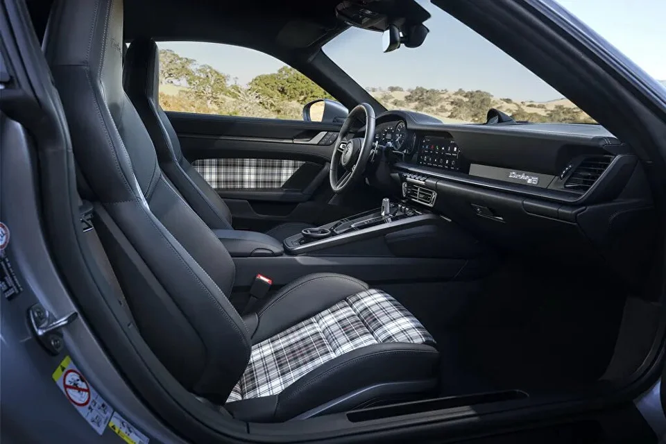 Porsche представляет эксклюзивный 911 Turbo в честь 50-летия спортивного автомобиля