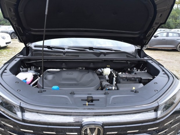 Changan CS75 PLUS стал гибридом: большой SUV с ценой от ~$15 000