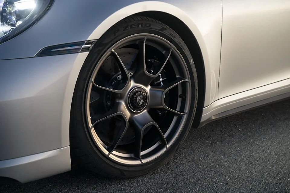 Porsche представляет эксклюзивный 911 Turbo в честь 50-летия спортивного автомобиля