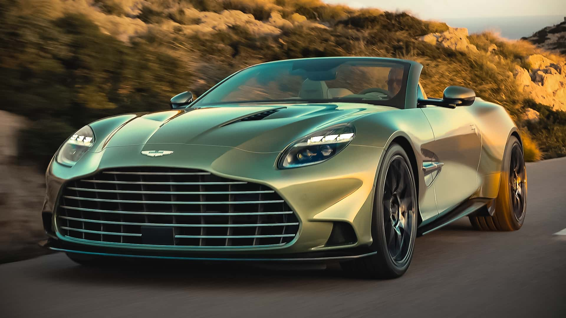Aston Martin Vanquish Volante: дебют роскошного кабриолета с 835-сильным V12