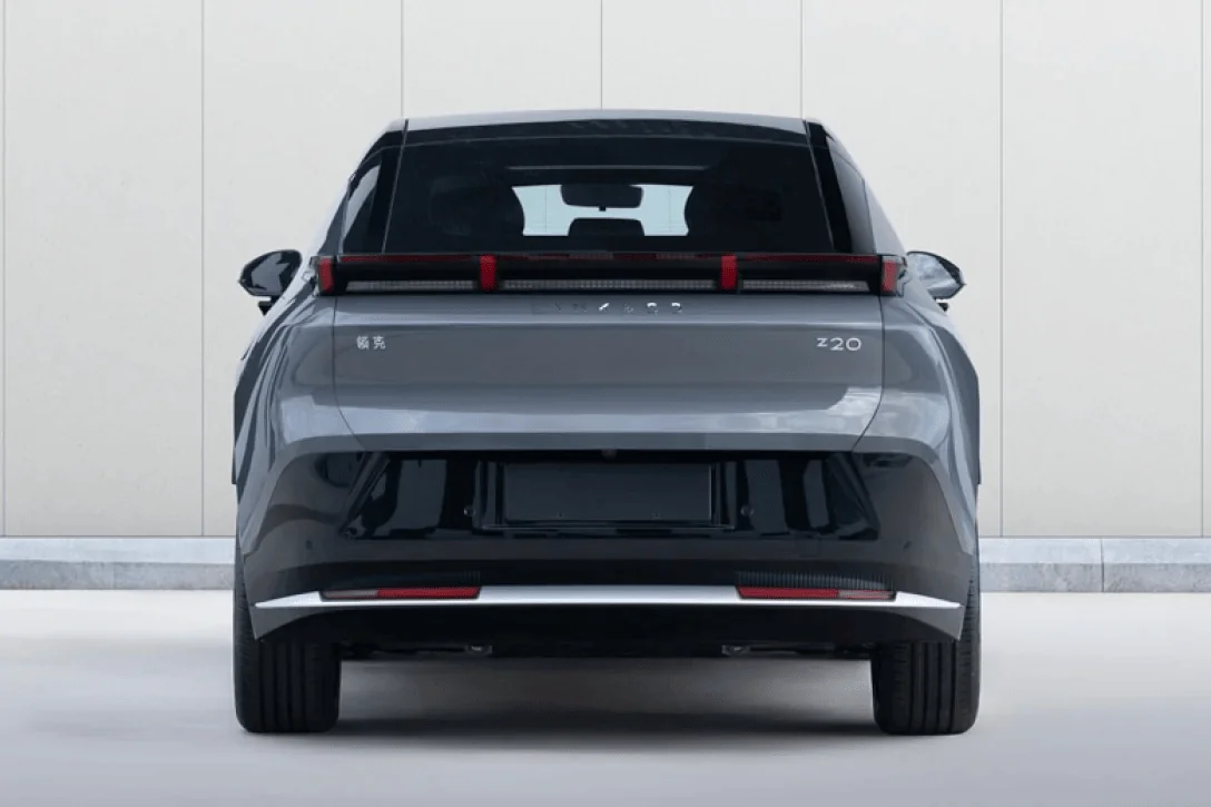 Недорогой электрокроссовер от Geely и Volvo показали до премьеры