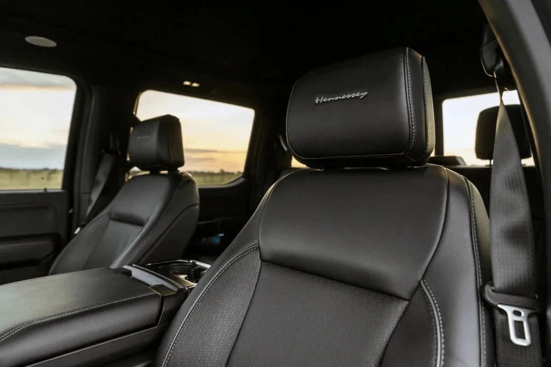 800 сил и 3,4 с до сотни: презентован экстремальный пикап Ford для бездорожья
