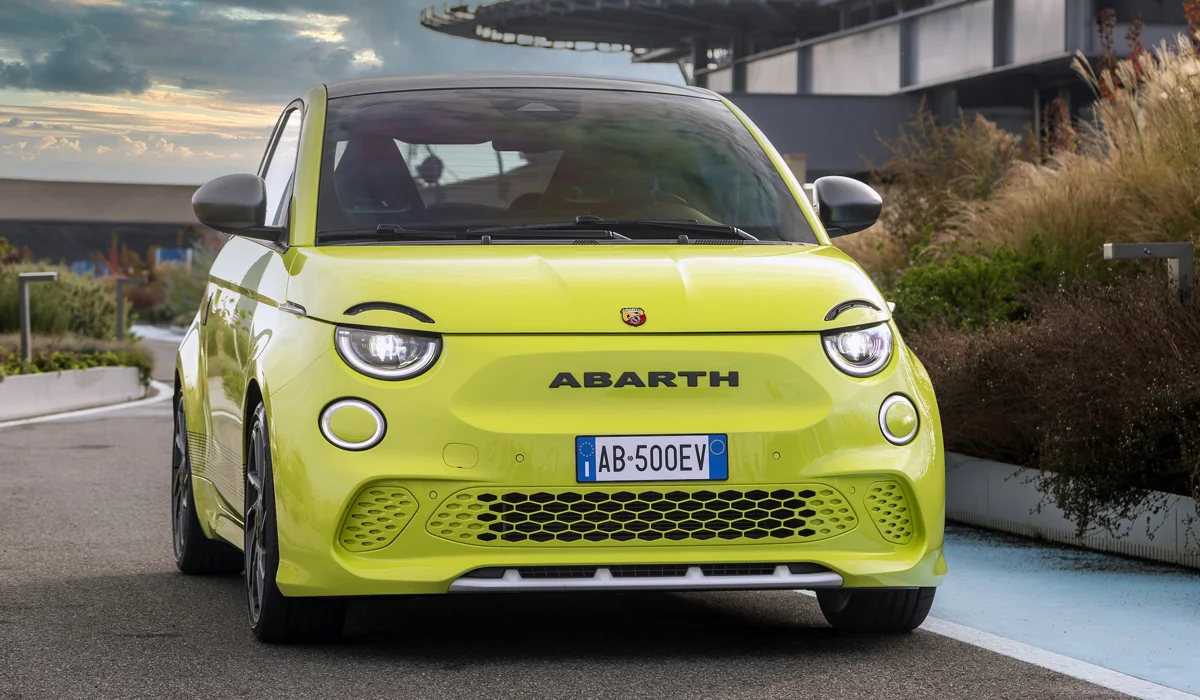 Дебют автомобиля бренда Abarth 500e