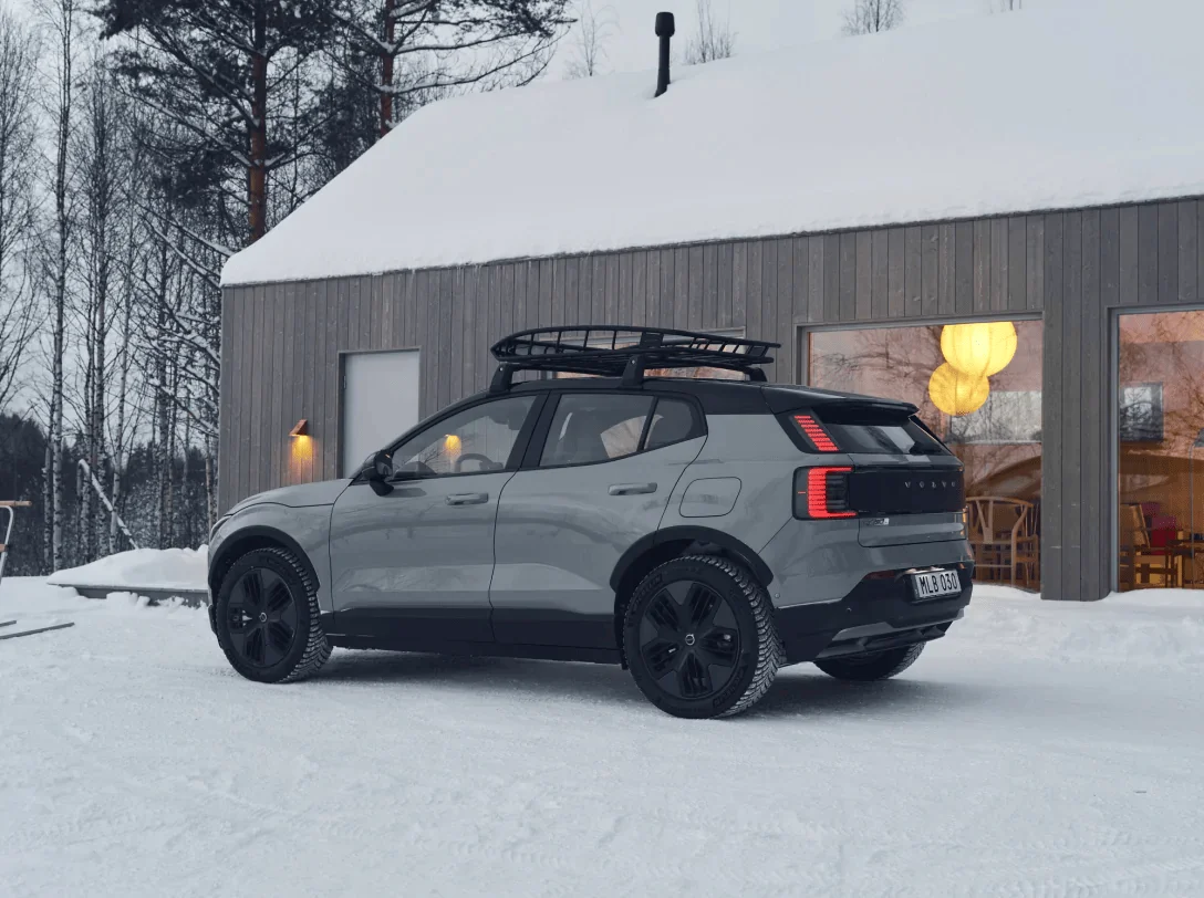 Volvo представила доступный и мощный электрический кроссовер для покорения бездорожья!