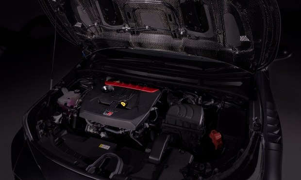 Toyota представила самую экстремальную Corolla GRMN: 300 л.с., карбон и трековый характер.