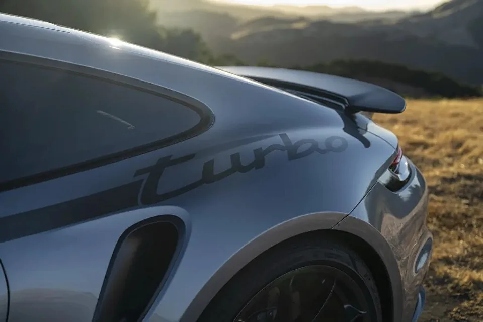 Porsche представляет эксклюзивный 911 Turbo в честь 50-летия спортивного автомобиля