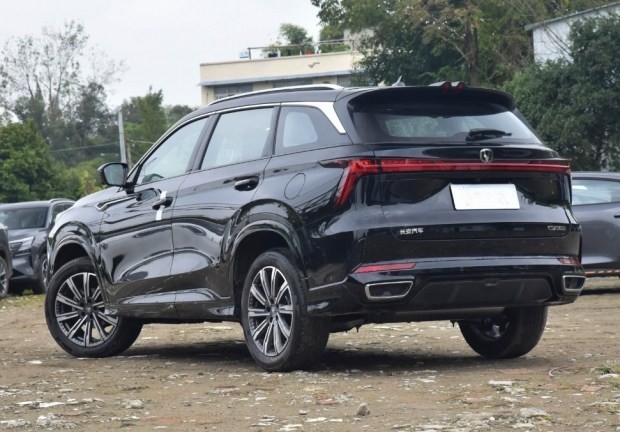 Changan CS75 PLUS стал гибридом: большой SUV с ценой от ~$15 000