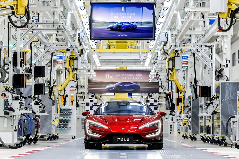 BYD's Yangwang U9 завершил шесть месяцев тестирования на Нюрбургринге и готовится к доставке