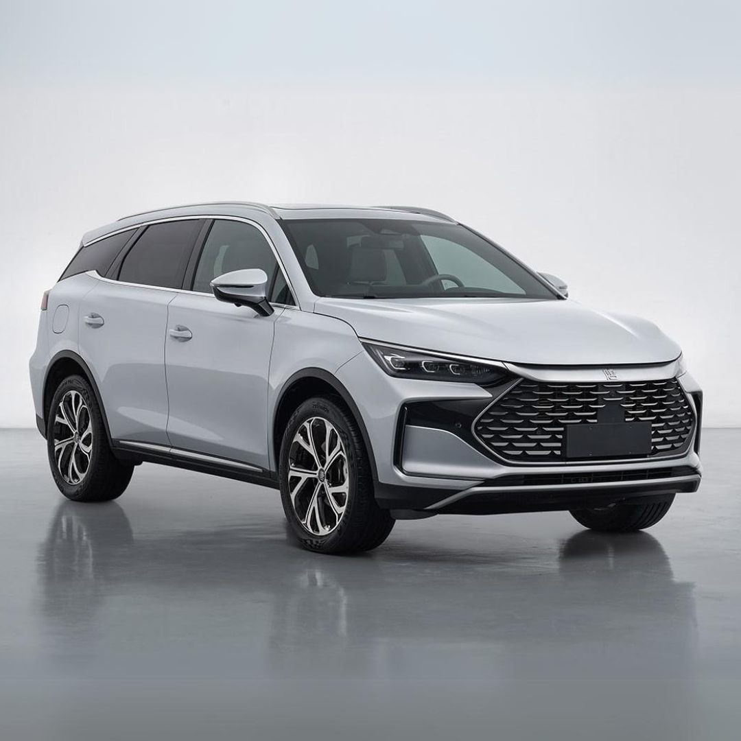 Расход 3,8 л/100 км и запас хода 1350 км. Новейший BYD Tang DM-i 2025 готов к выходу