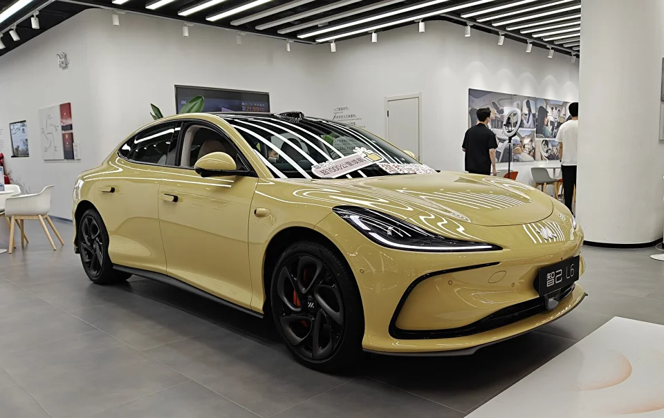 Технология боковой парковки от IM Motors поражает, демонстрируя передовые возможности цифрового шасси