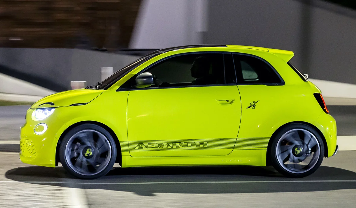 Дебют автомобиля бренда Abarth 500e