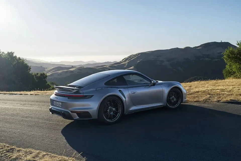 Porsche представляет эксклюзивный 911 Turbo в честь 50-летия спортивного автомобиля