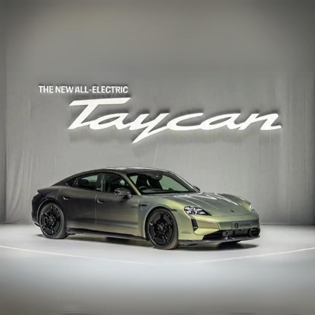 Porsche целый год создавала краску, позволяющую менять цвет. Представлен Taycan Turbo S Celestial Jade