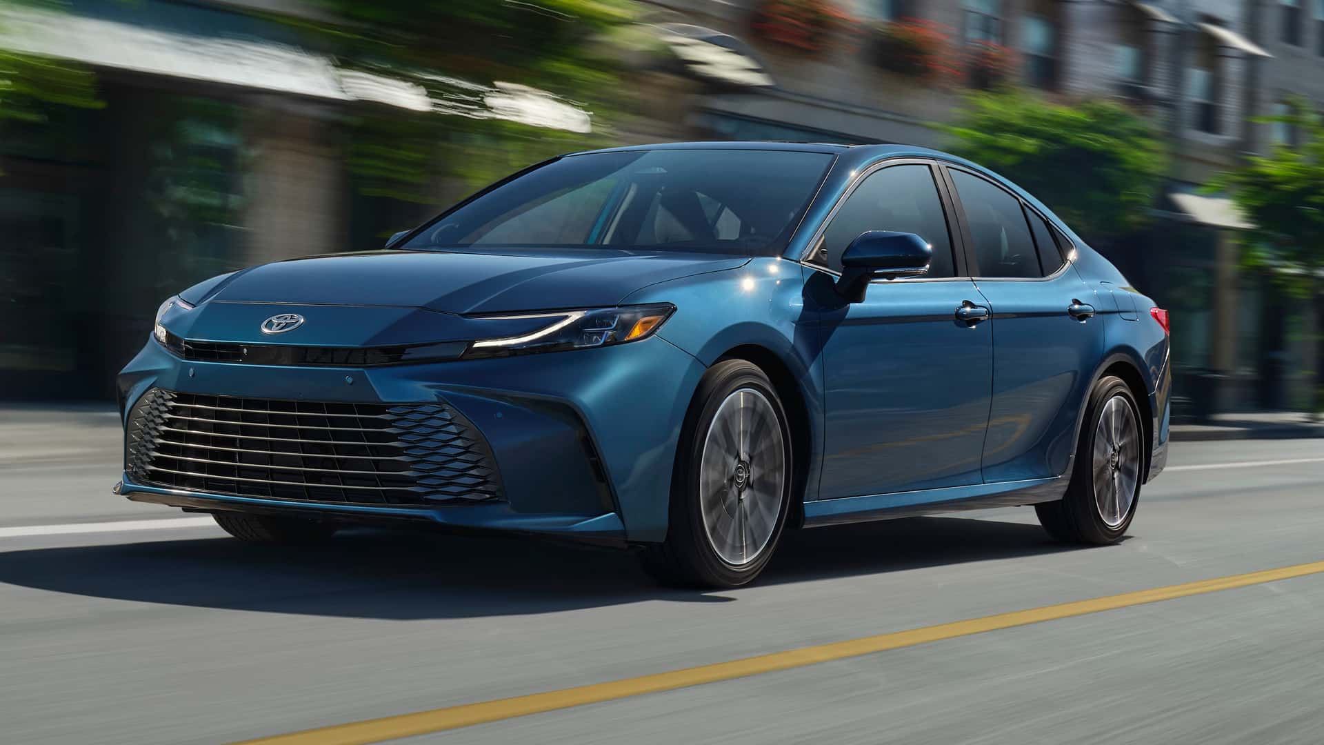 Это новая Toyota Camry 2024. Но есть нюанс