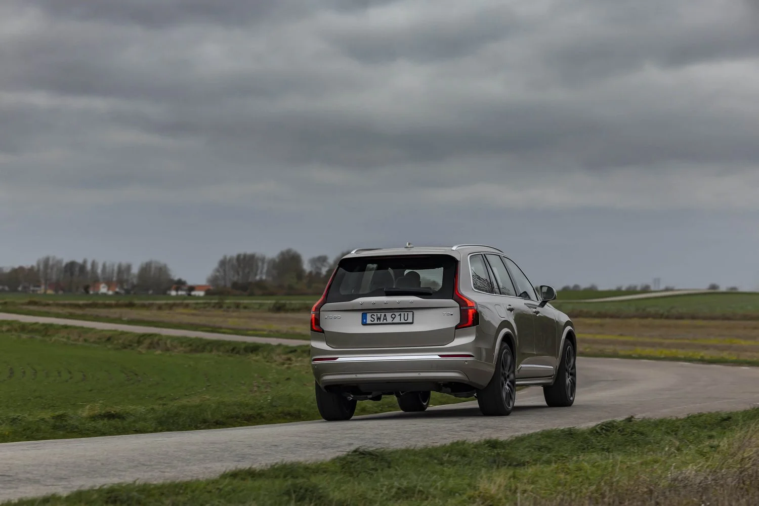 Обзор на новый автомобиль Volvo XC90 T8 2025