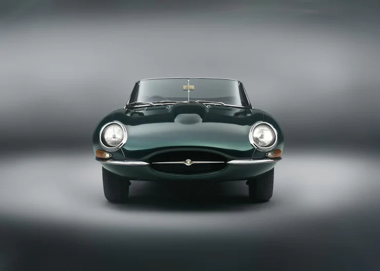 Возвращение легенды: Jaguar E-type — самое красивое авто всех времен вновь в производстве спустя 50 лет