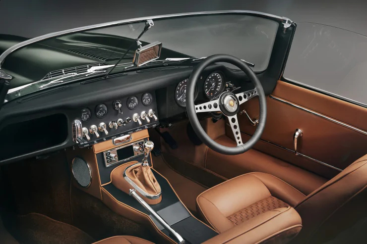 Возвращение легенды: Jaguar E-type — самое красивое авто всех времен вновь в производстве спустя 50 лет