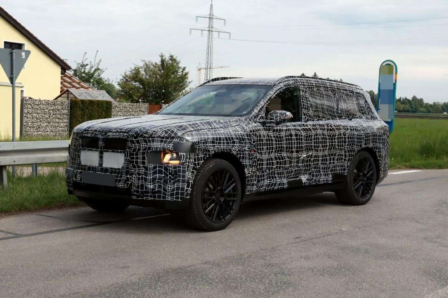 Новое поколение BMW X7: революционный дизайн, электрическая версия iX7 и технологический прорыв