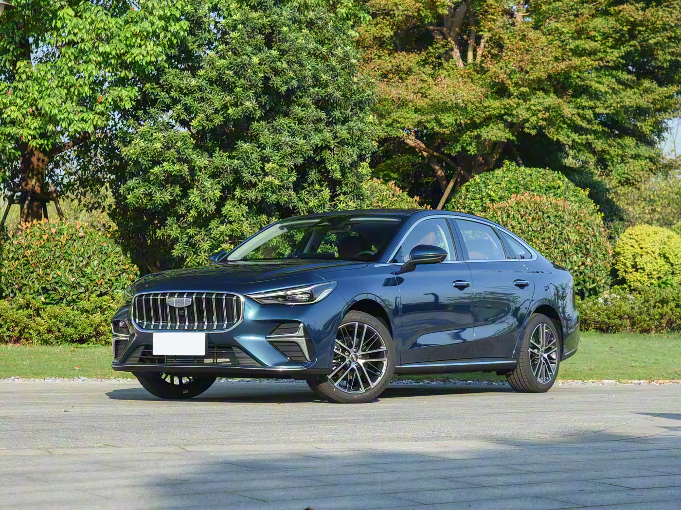 Новый Geely Emgrand 2026: мощный турбомотор, современный дизайн и старт предзаказов 5 ноября
