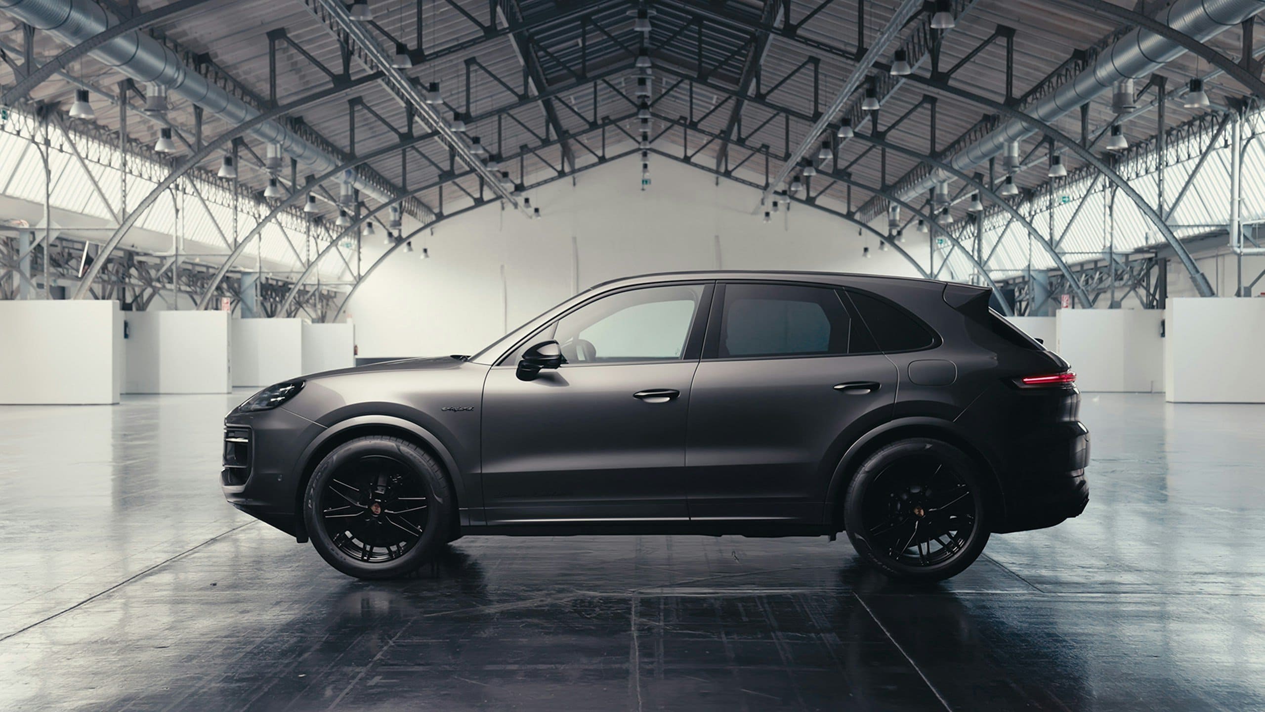 Porsche представила лимитированные Black Edition для Taycan и Cayenne