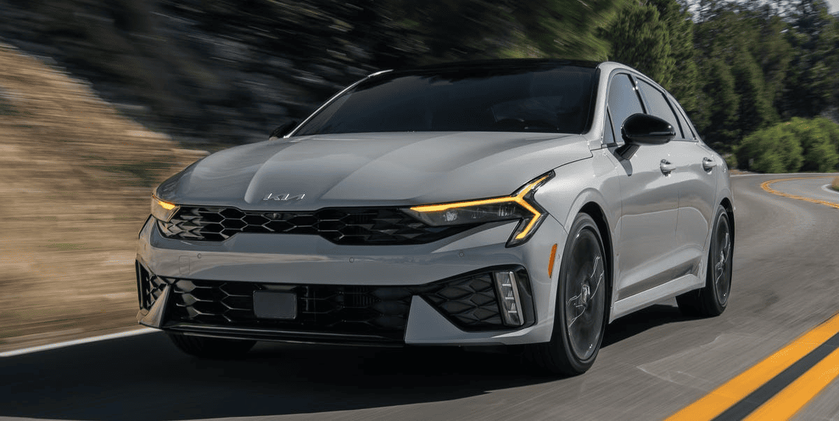 KIA представила обновленные K5 и K8 2026 года: больше функций за разумные деньги