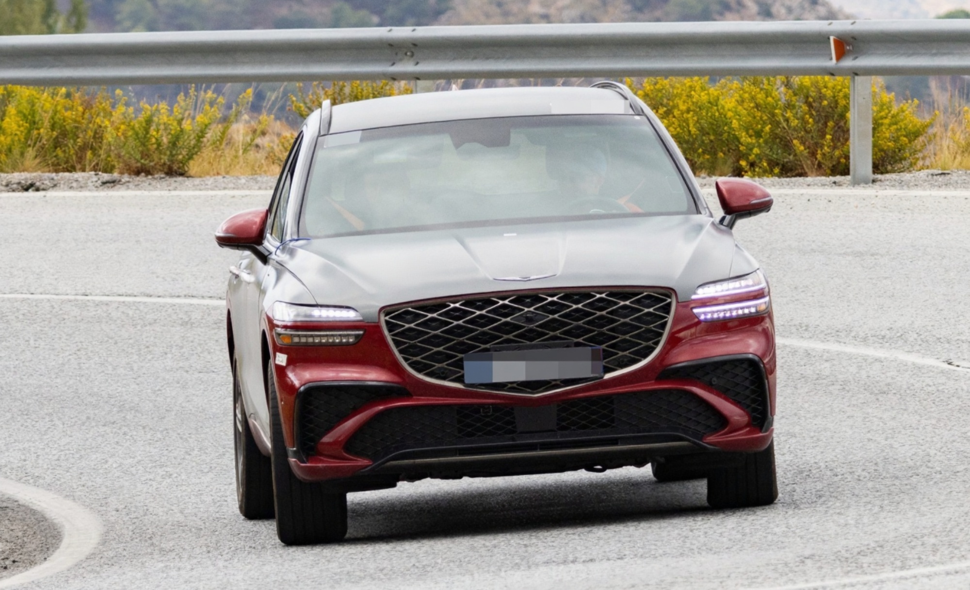 Новый гибрид Genesis GV70 замечен на тестах в Испании — предвестник версии EREV с запасом хода до 900 км