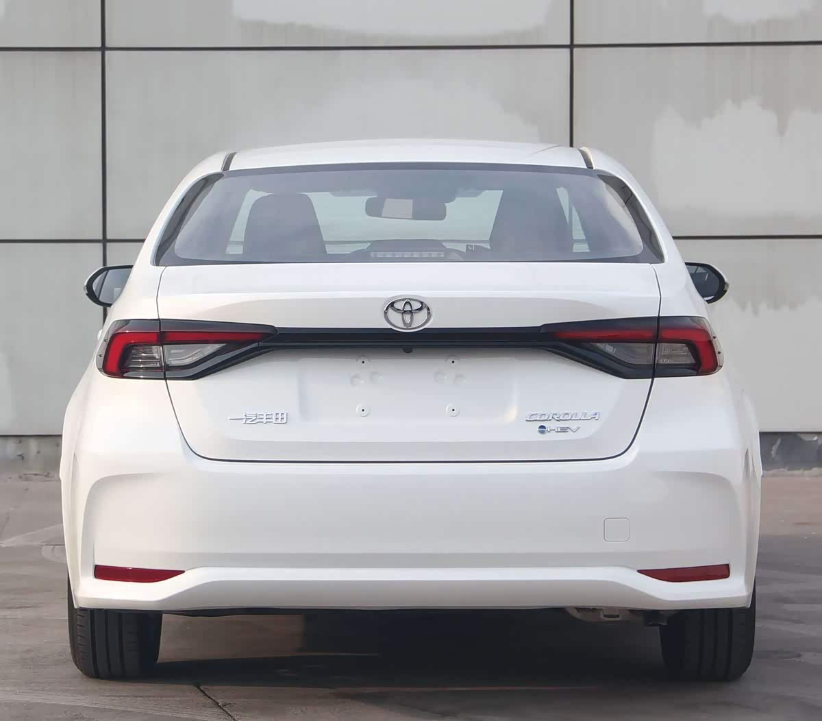 Новая Toyota Corolla для Китая: увеличенные размеры и гибридная версия перед дебютом в Гуанчжоу