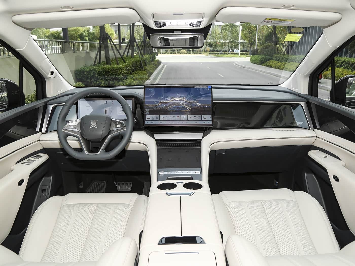 BYD M9 2026 — новый премиальный гибридный минивэн с запасом хода 1163 км и ценой от $27 500