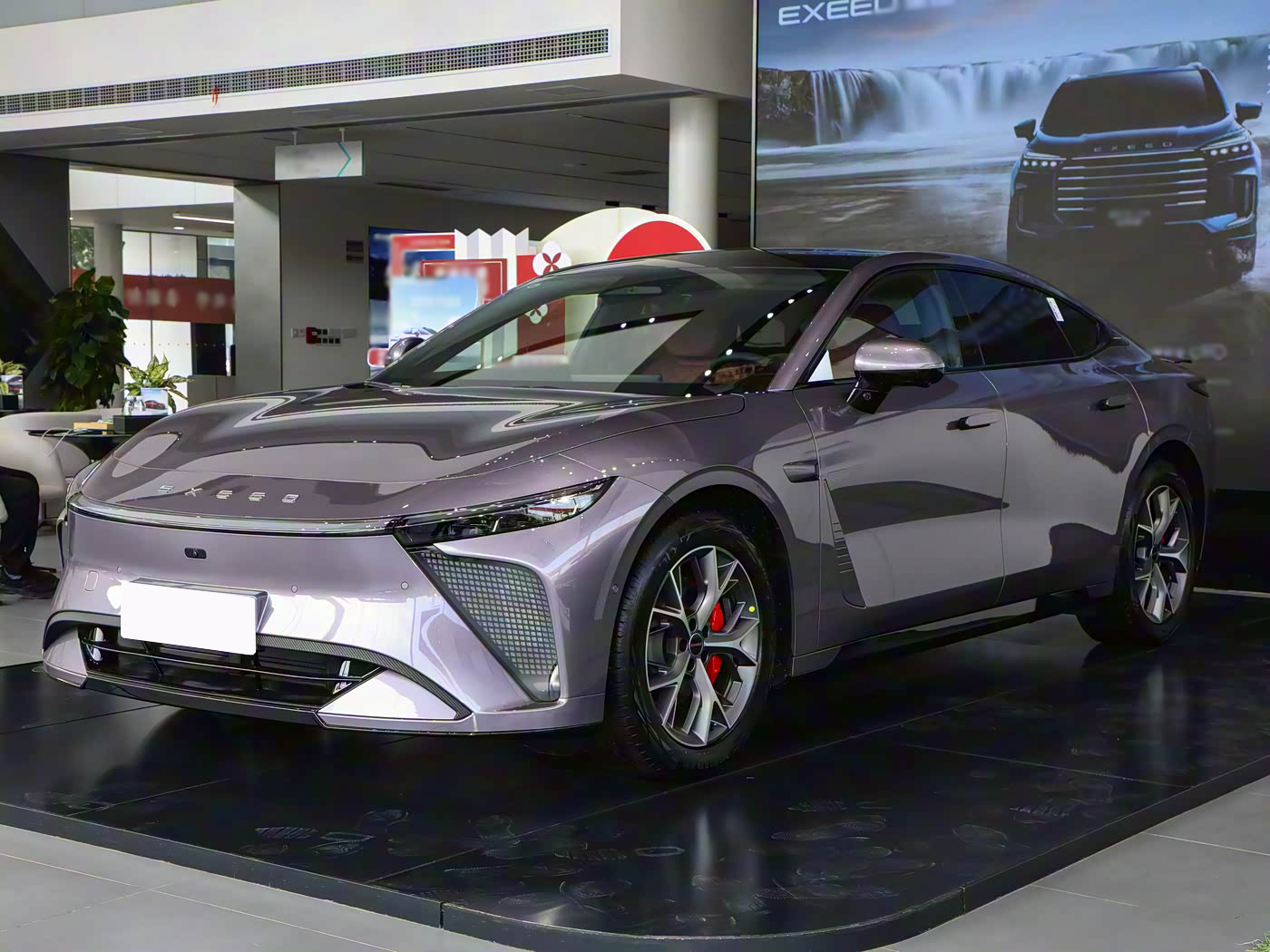 Chery представила обновлённый электроседан Exeed Exlantix ES 2026 с батареей 97,7 кВт·ч и запасом хода до 860 км