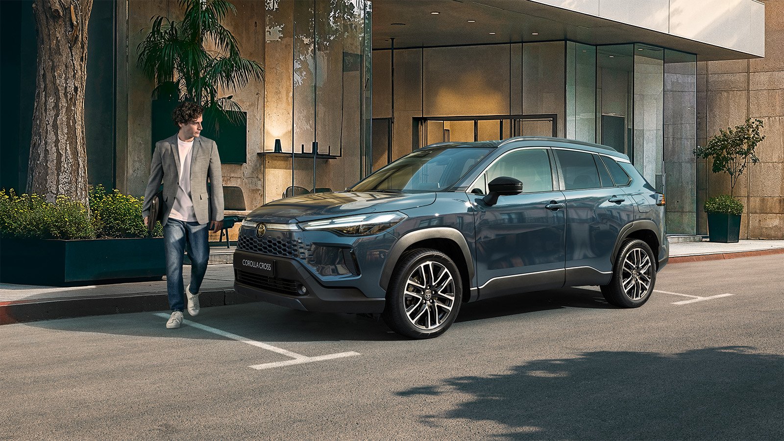 Toyota Corolla Cross: новое поколение стиля, комфорта и гибридных технологий