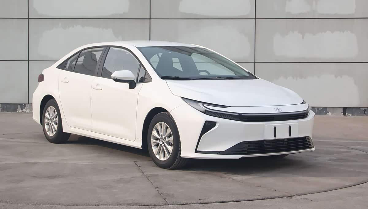 Новая Toyota Corolla для Китая: увеличенные размеры и гибридная версия перед дебютом в Гуанчжоу