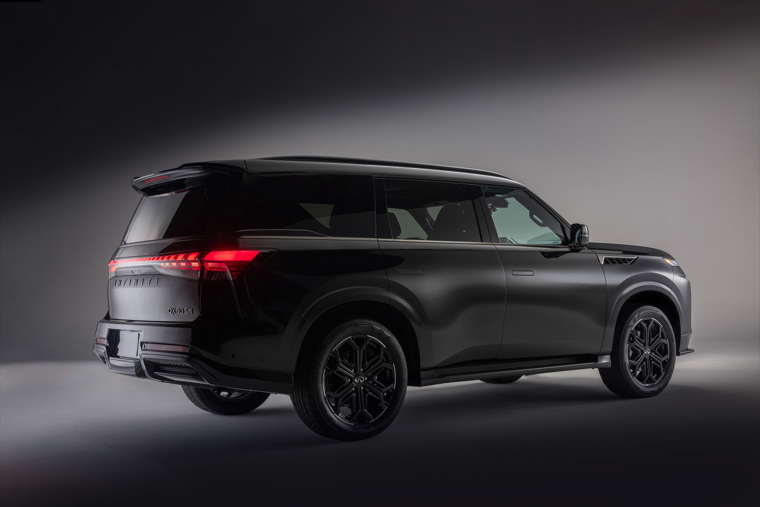 Infiniti QX80 Sport: Роскошный внедорожник в спортивном исполнении