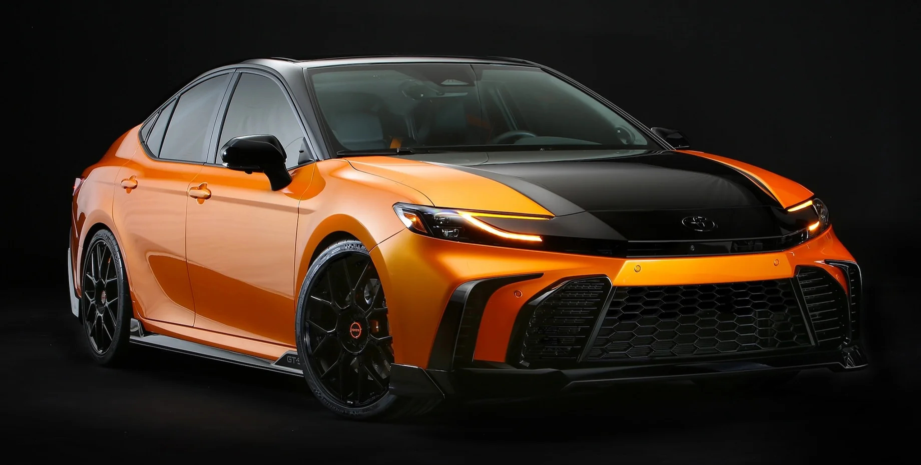 Toyota представила спортивную Camry GT-S и внедорожную Corolla Cross Nasu Edition (фото)