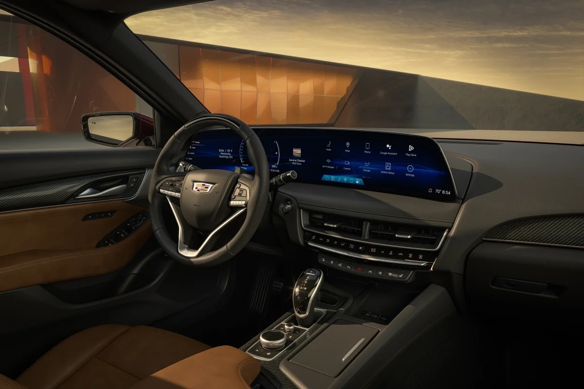 Американская мощь и стиль: обзор Cadillac CT5 для дорог Казахстана